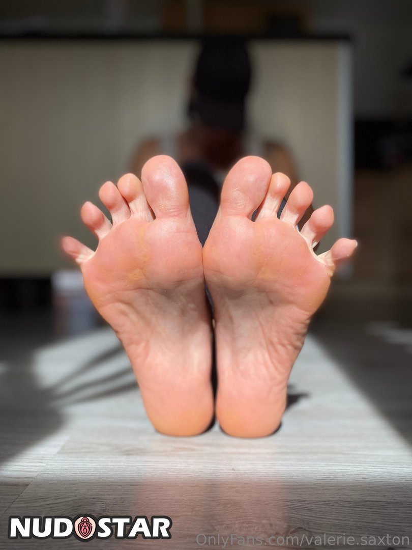Valerie_Saxton Leaked Photo 19