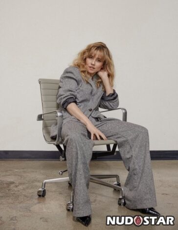 linda cardellini nude leaks nudostar com 000